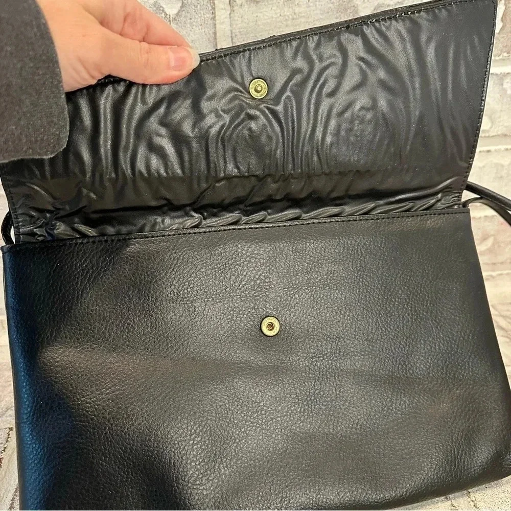 N/A black faux